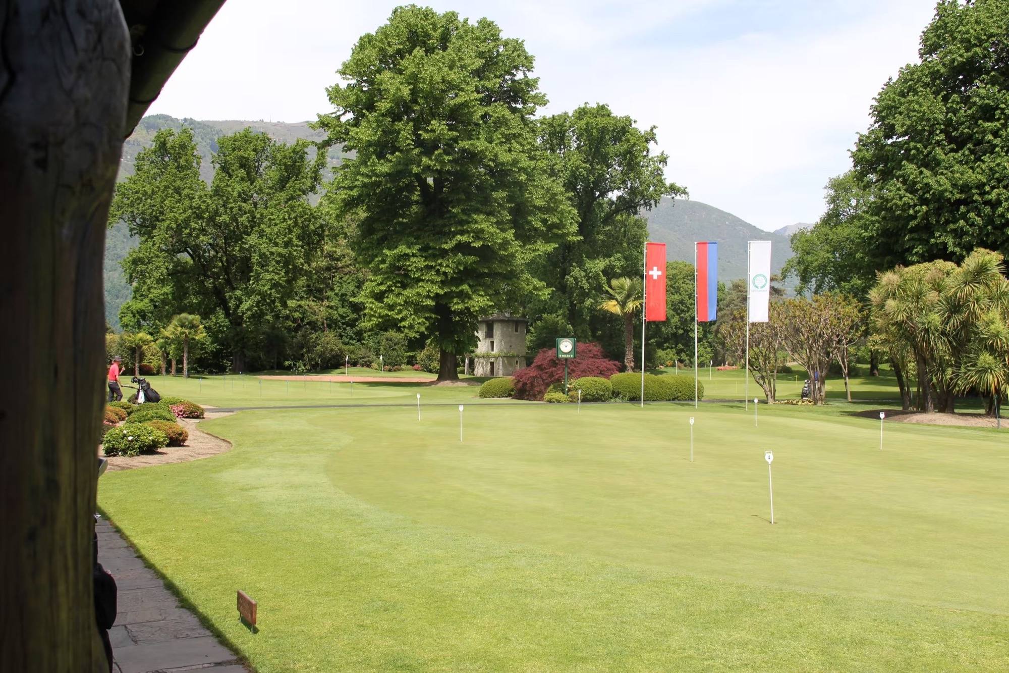 Golfplatz Ascona vor dem Lago Maggiore